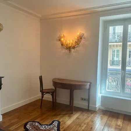 Classic Parisian Charm Meets 70s Design - 2br Apartmán *
