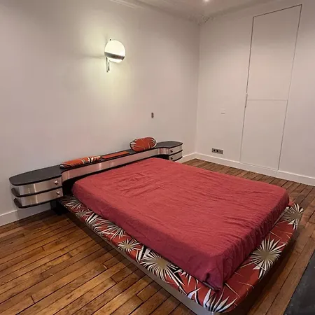 Classic Parisian Charm Meets 70s Design - 2br *
