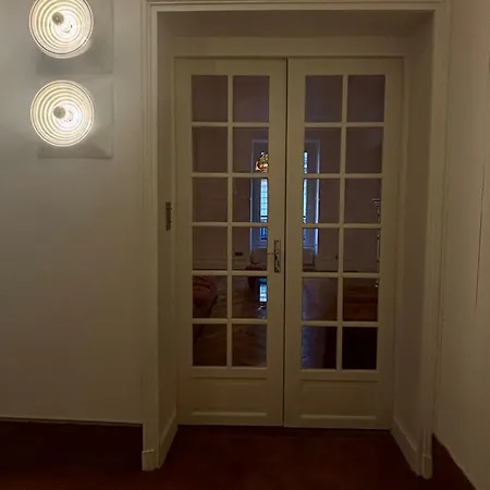 Apartmán Classic Parisian Charm Meets 70s Design - 2br