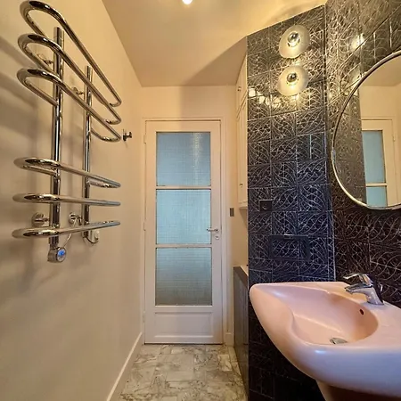 Classic Parisian Charm Meets 70s Design - 2br Apartmán *